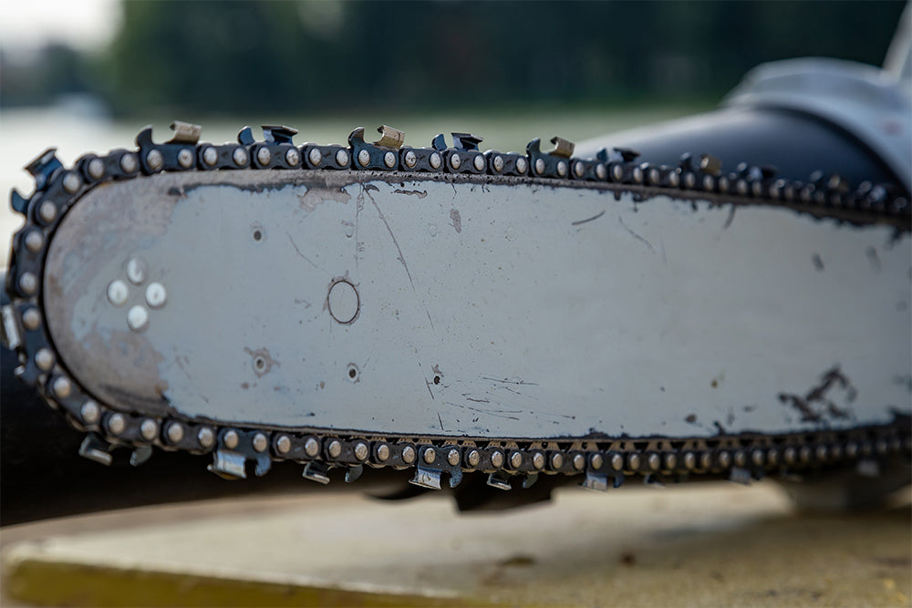 How Tight Should A Chainsaw Chain Be?