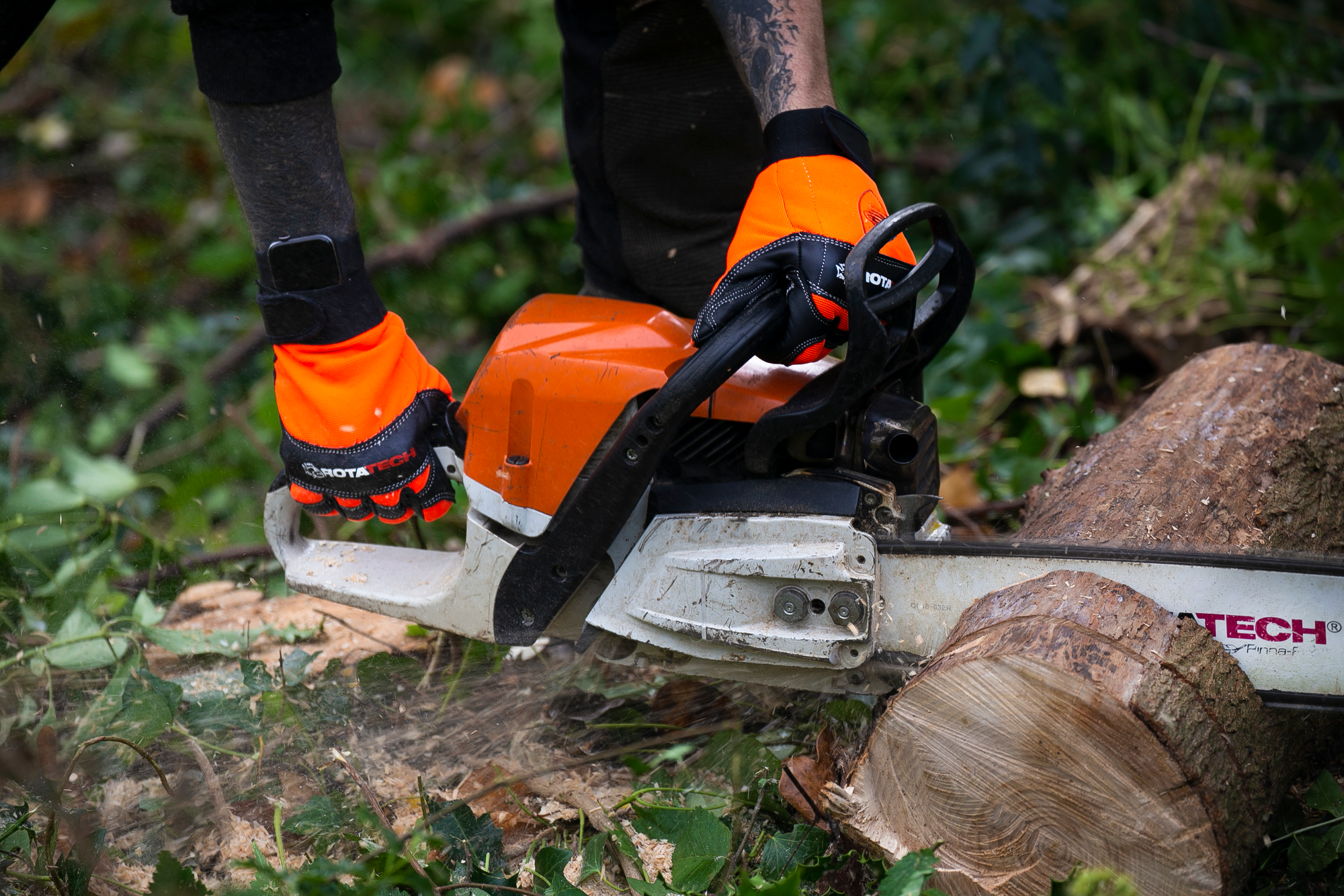 How to Lubricate Chainsaw Chains: Expert Tips for Smooth Cutting